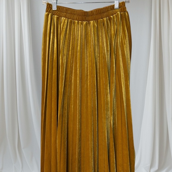 Chelsea28 velvet A line midi skirt - Picture 6 of 10